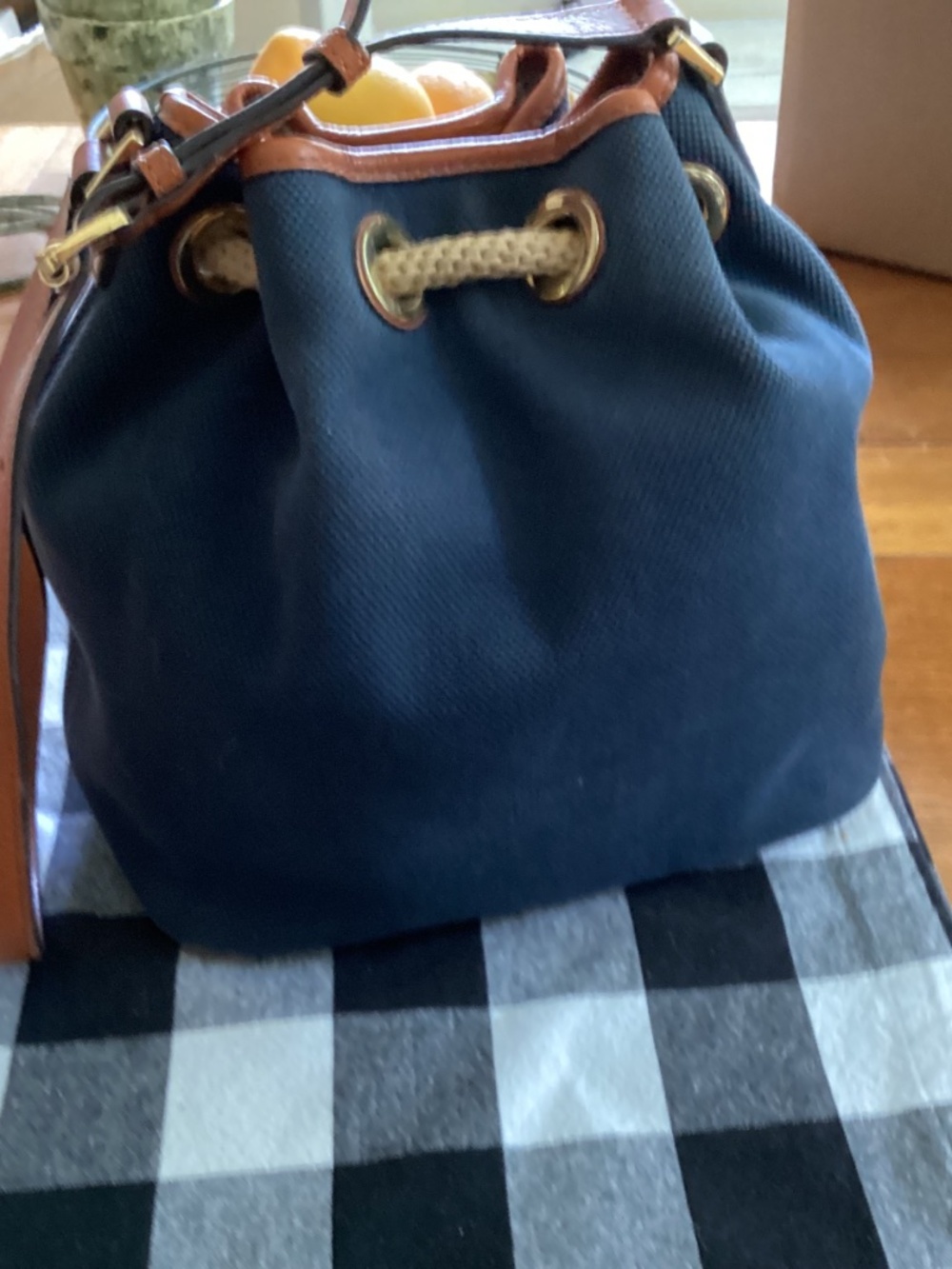 Michael Kors Bucket Bag - Picture 2 of 4